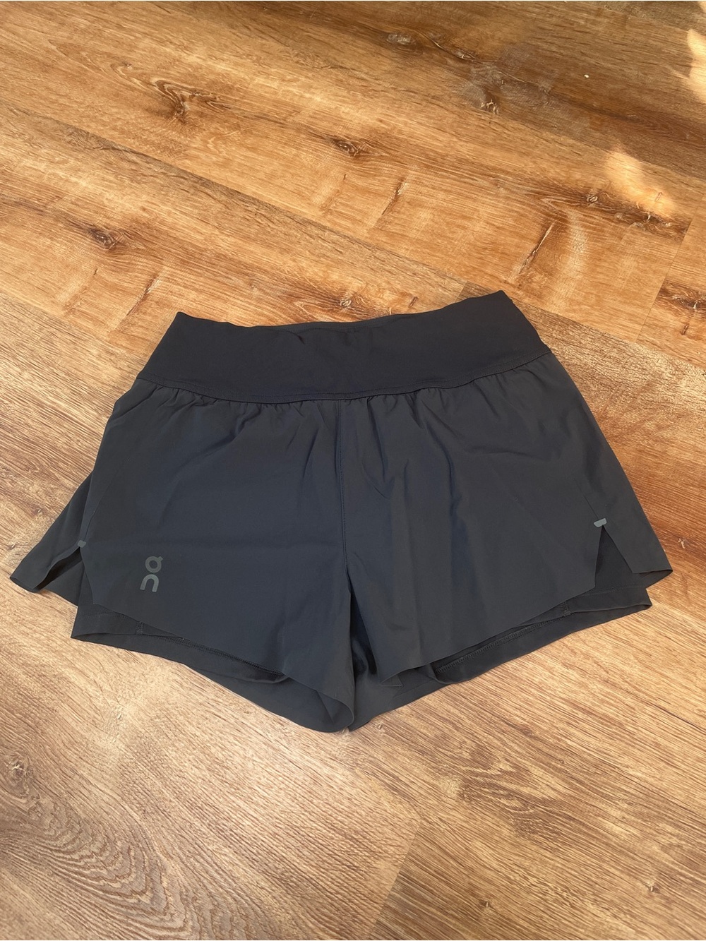 ON CLOUD Womens Running Shorts XS BLACK Workout Lined Performance Gym #